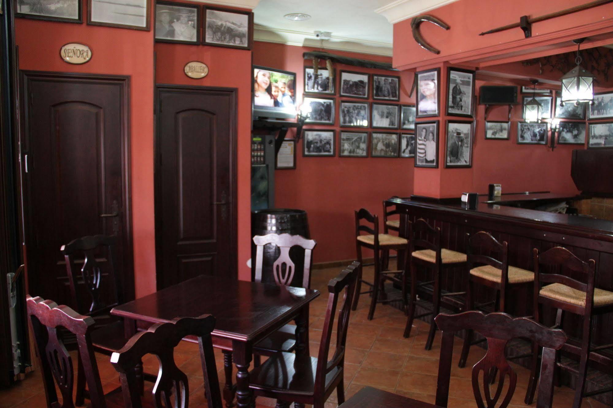 Hostal Pechi Huévar Exteriér fotografie
